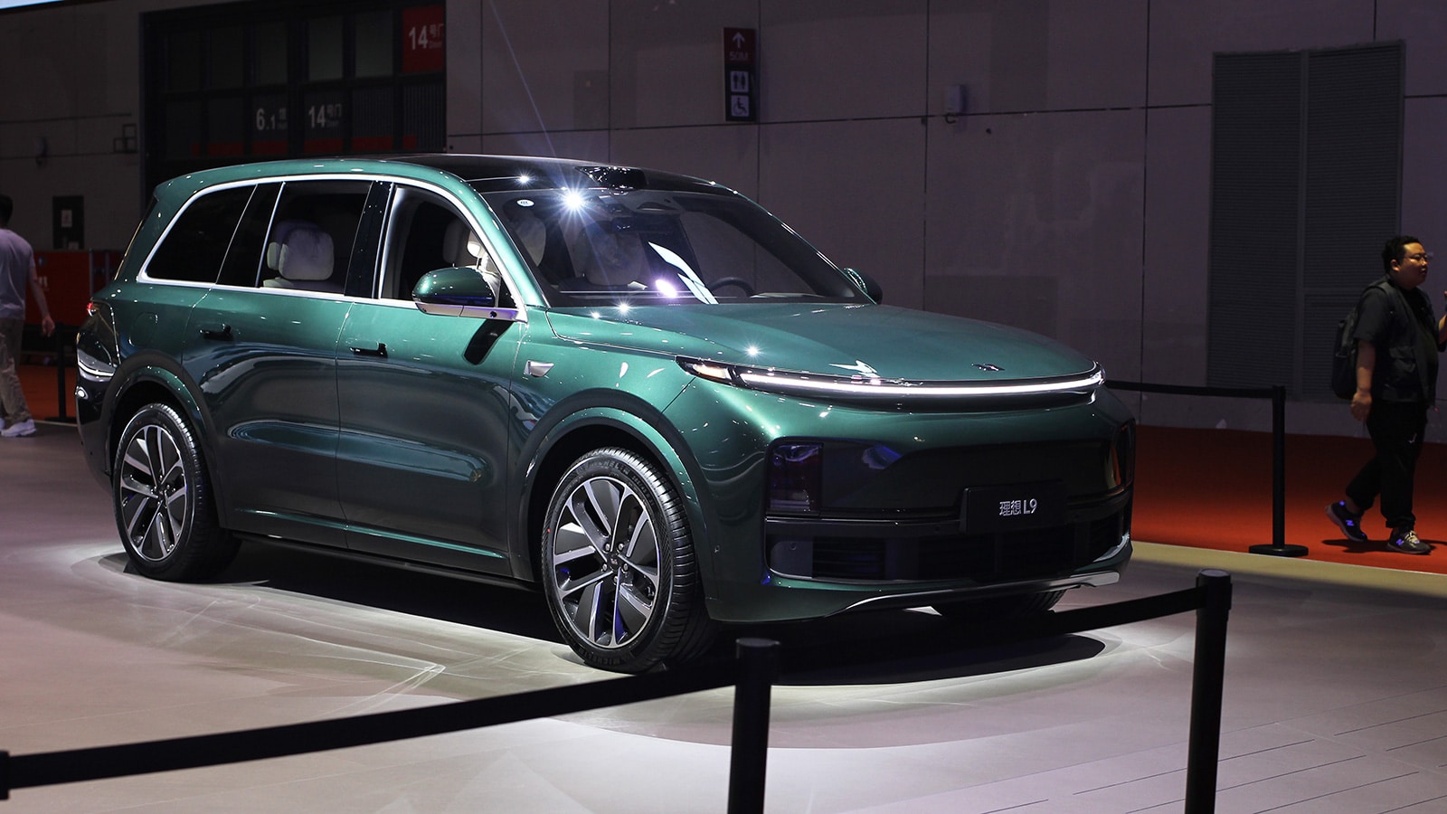 Li Auto turns to loss in Q3 as deliveries plummet and Li Mega recall takes toll