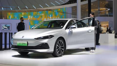 China NEV retail sales in Dec 1-14 down 4% year-on-year to 476,000 units