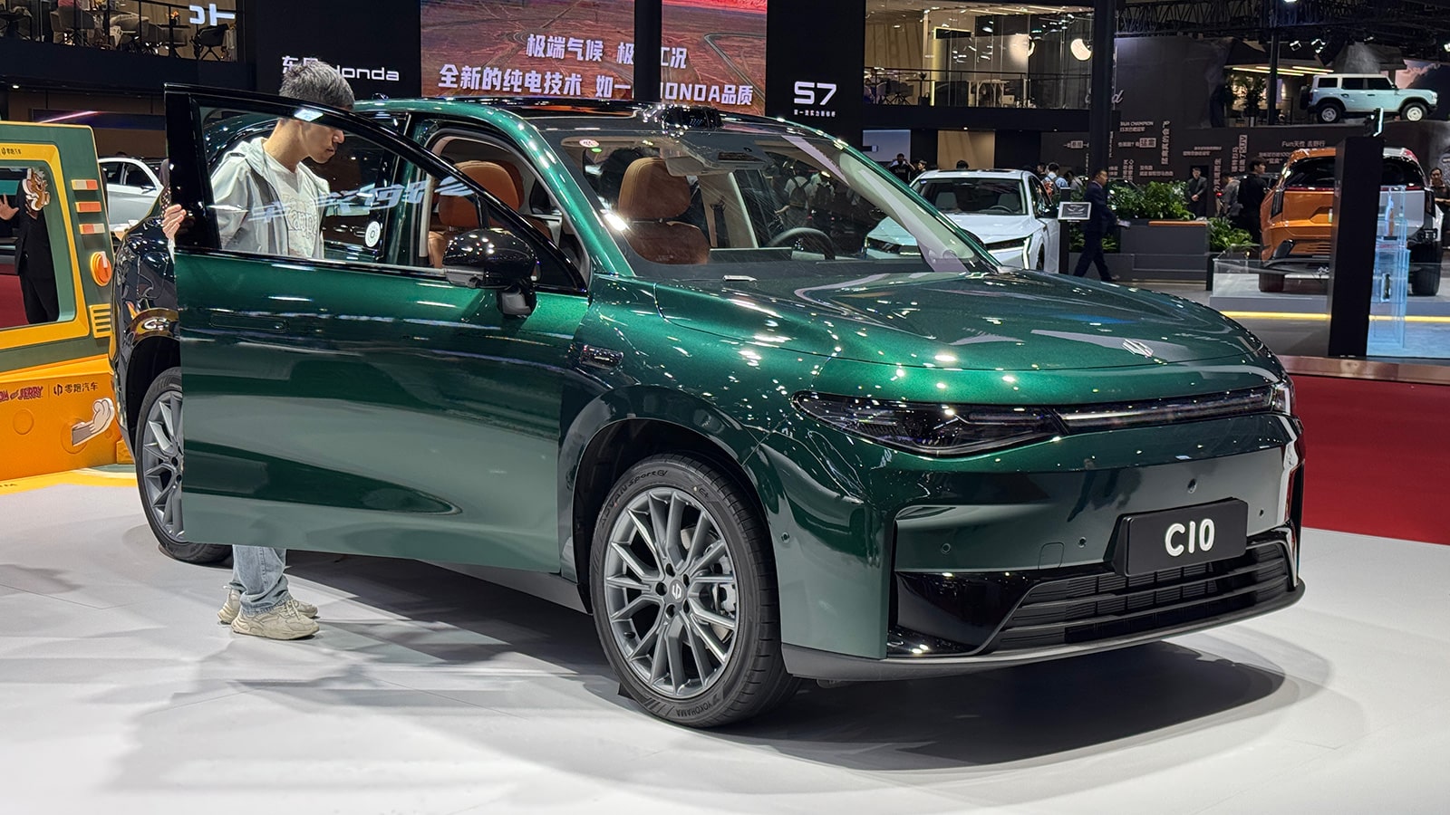 Leapmotor expects profitable year with nearly 600,000 units sold in 2025