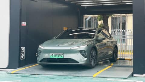 Shanghai to continue offering free license plates for EVs in 2026