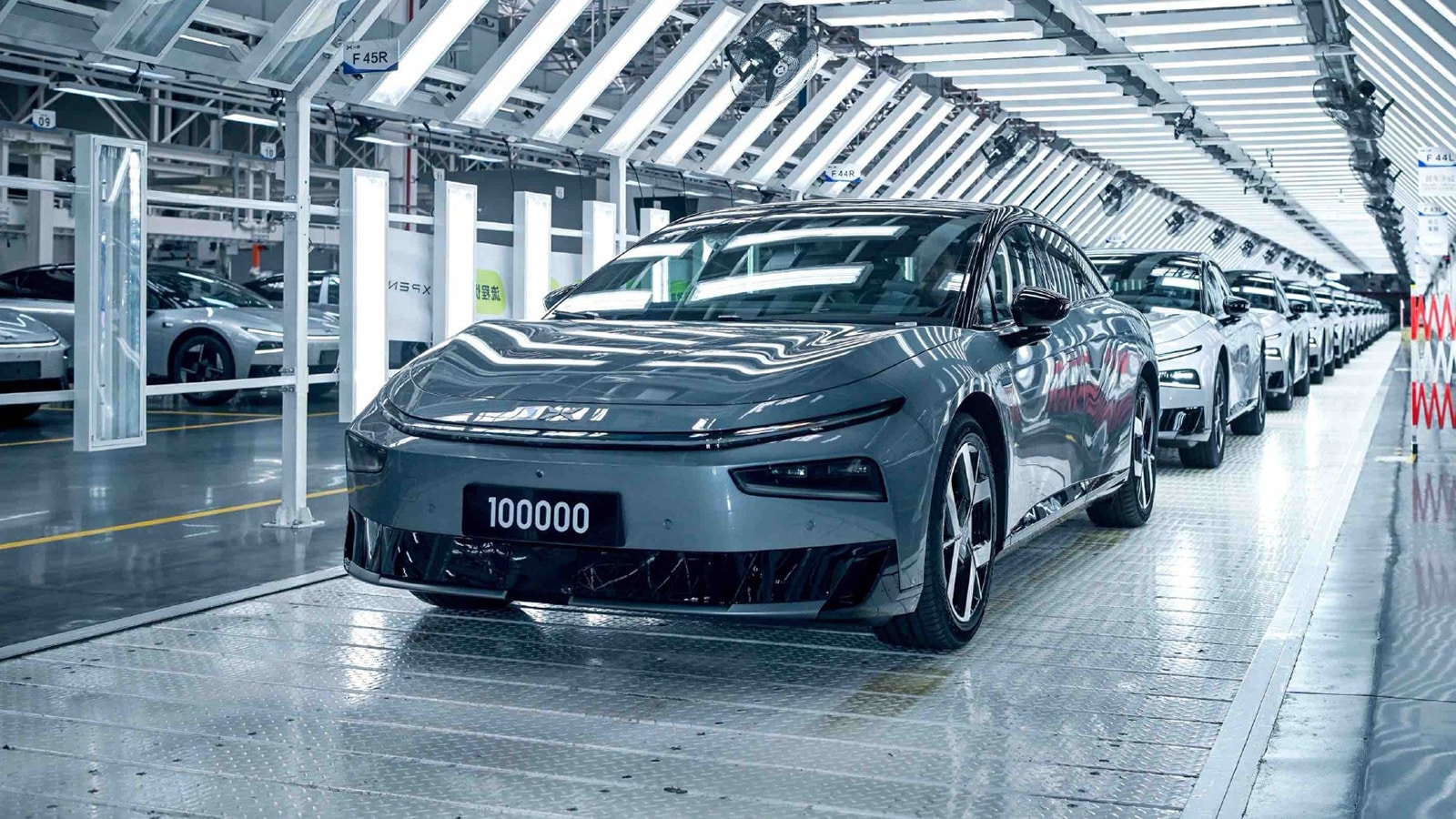 Xpeng celebrated the production of its 100,000th P7+ vehicle at its Guangzhou factory on January 9, 2026.