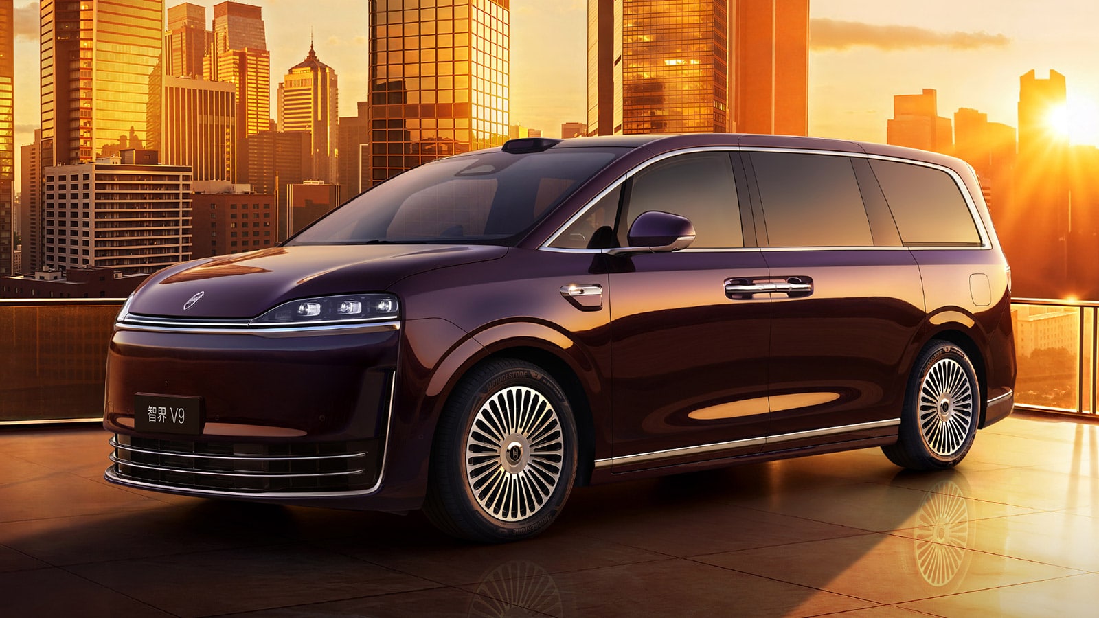 Luxeed V9 MPV.