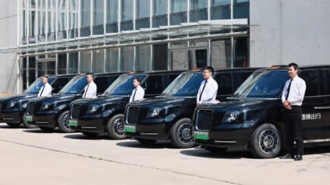 Geely's ride-hailing unit Cao Cao Mobility aims to deploy 100,000 robotaxis by 2030