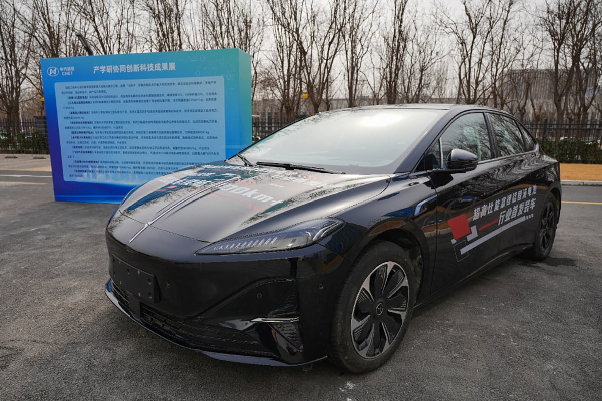 China FAW begins fitting semi-solid-state batteries into prototype cars, delivering over 1,000 km range